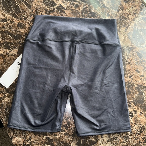 ALO yoga black biker shorts NWT - Picture 8 of 17